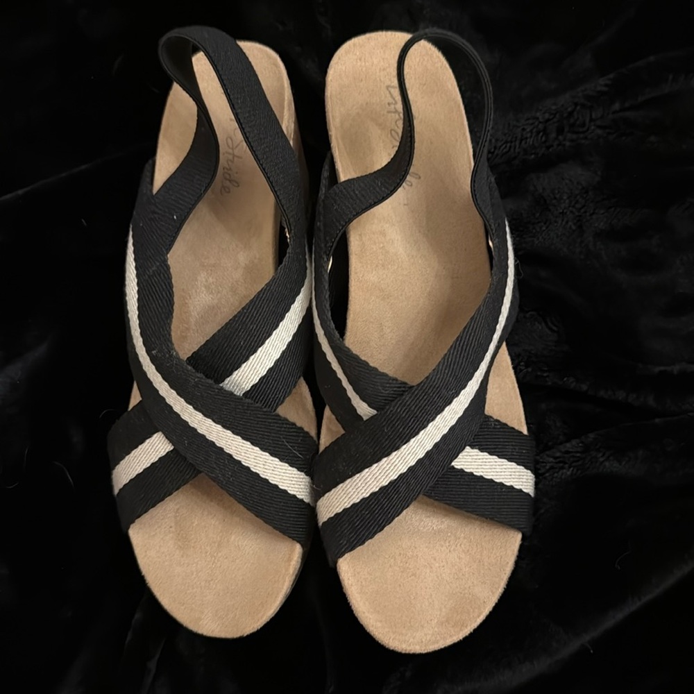 LIFE STRIDE Dream Big Stretch Gore Wedge Sandal black & cream Size 10